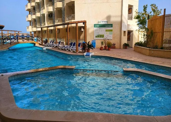 Serene Pool View And Private Access