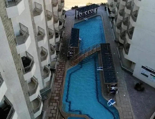 Serene Pool View And Private Access *