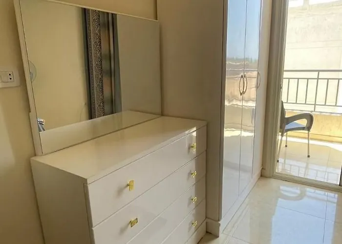 Apartman Serene Pool View And Private Access Gurdaka